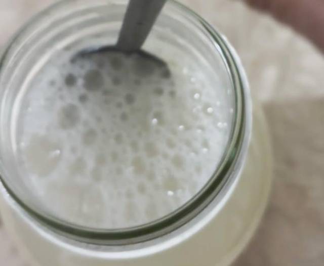 梨投入後の激しい発泡