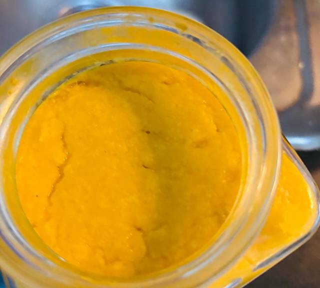 激しい発泡と強いアルコール臭