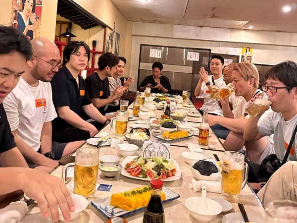 セブ IT 飲み会歓談の様子